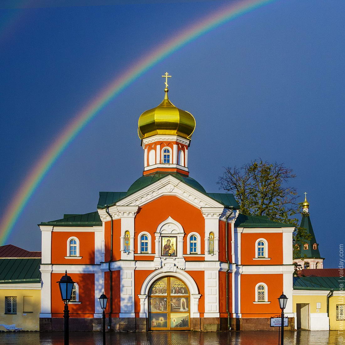 радуга над храмом